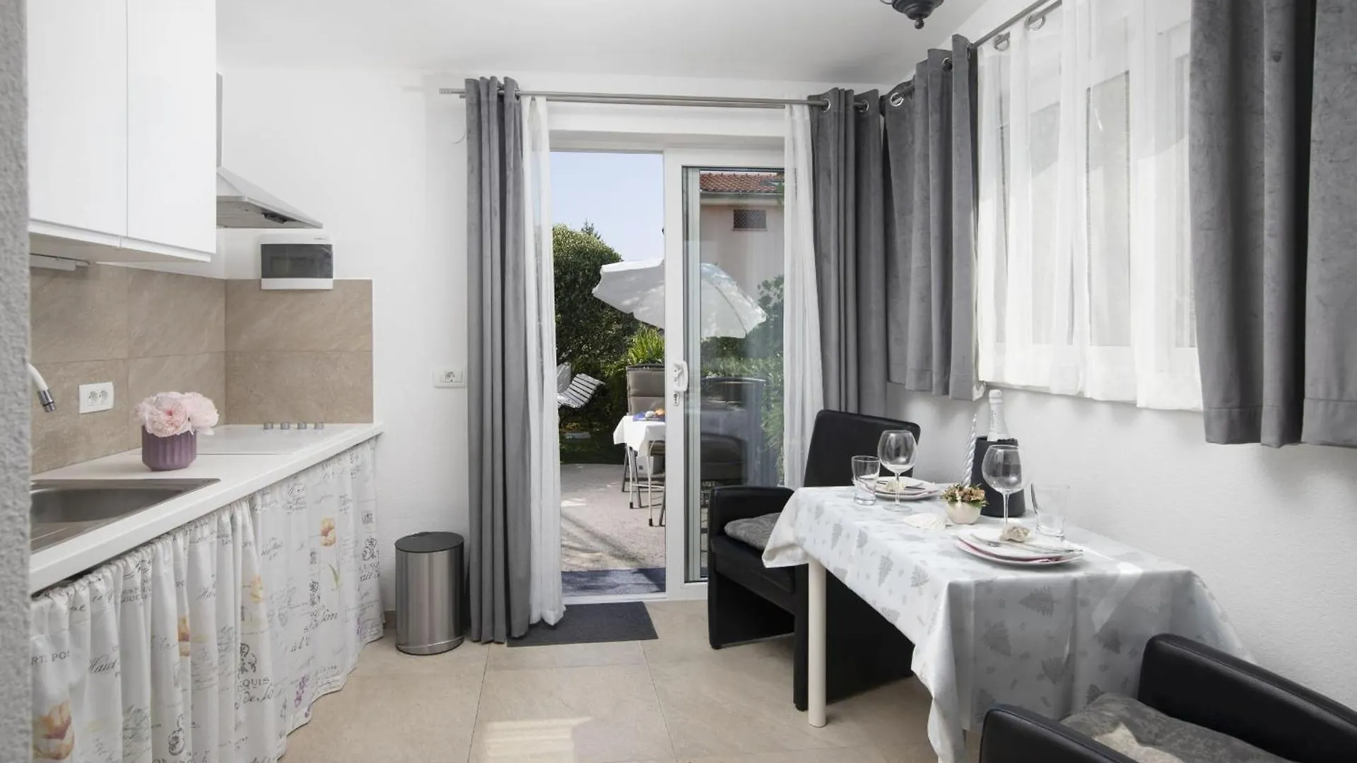 Villa Nika With Sea View And Charming Garden Near Opatija